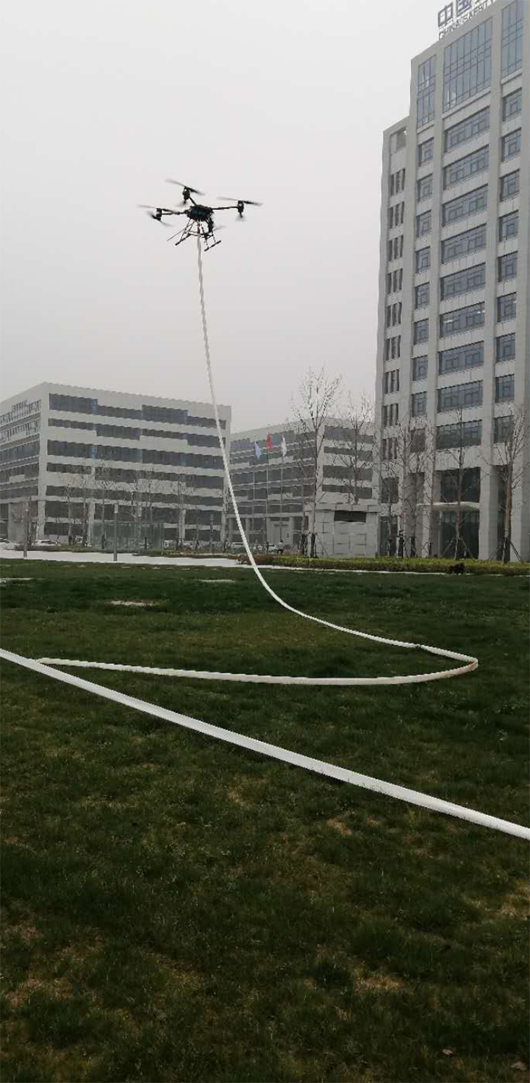 可以空中拖水帶100米的滅火無人機，助力高層建筑救援